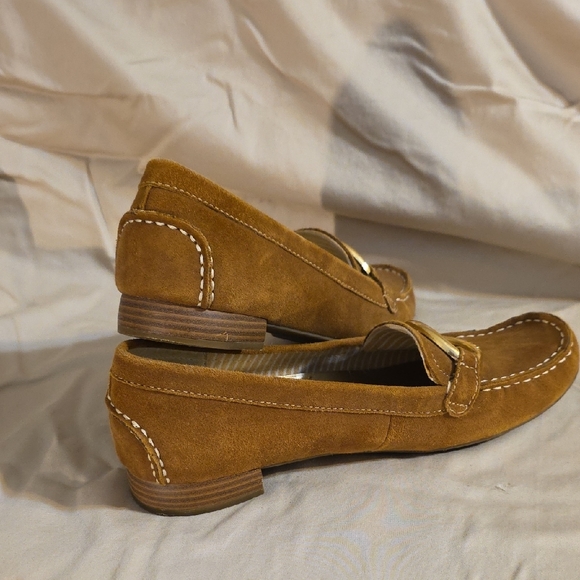 Anne Klein Tan Loafers with Gold Detail - Picture 5 of 9